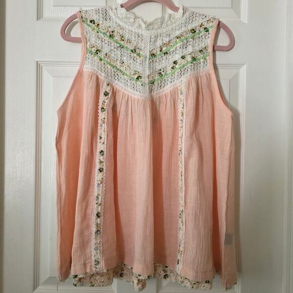 POL Tops - POL Whisperlace Garden Blouse in Tea Rose Blush Size Medium